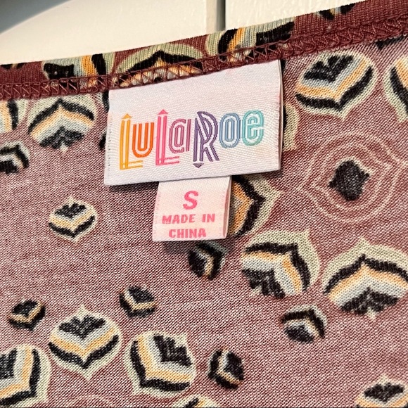 ✨EUC✨ LULAROE SHORT SLEEVE “IRMA” HI-LO SHIRT 🍂🍁 - Picture 3 of 4